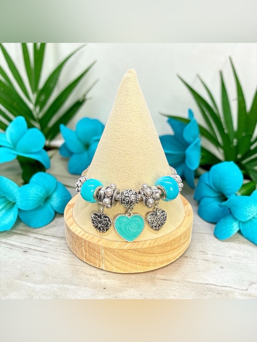 🩶Silver-Tone Turquoise Heart Charm Beaded Bracelet/EUC🩶